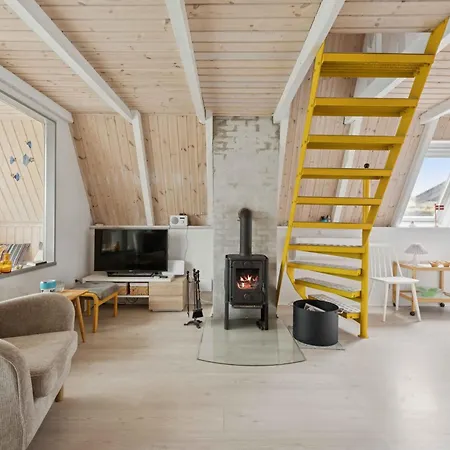 Lovely With Sea View Feriehus