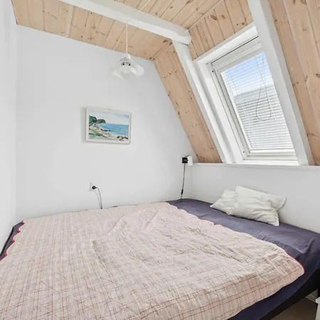 Lovely With Sea View Feriehus