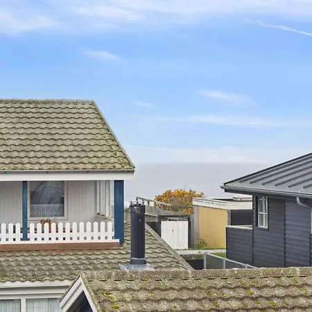 Feriehus Lovely With Sea View