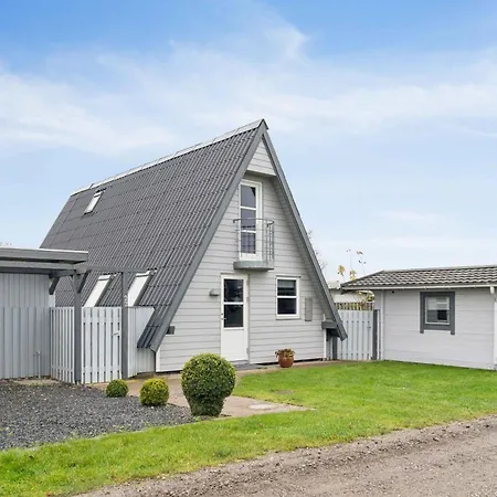 Lovely With Sea View Feriehus