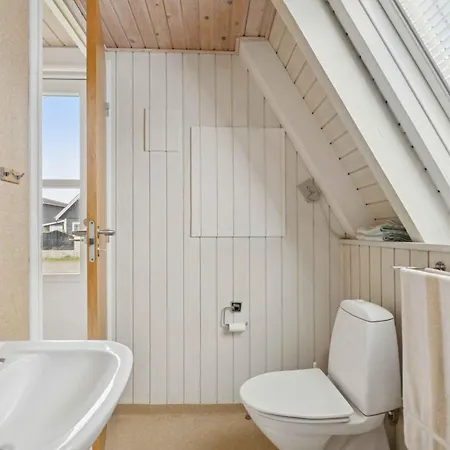 Feriehus Lovely With Sea View