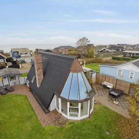 Lovely With Sea View Feriehus